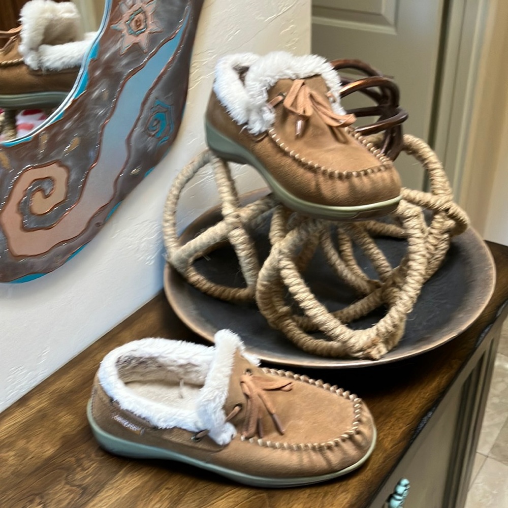 EUC ortho feet slippers with fleece lining, ties and solid soles